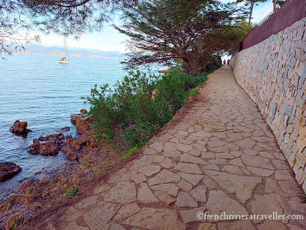 Footpath Cap d'Antibes