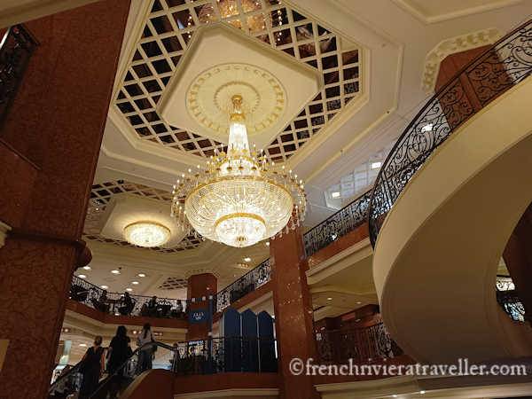 Metropole Shopping Center