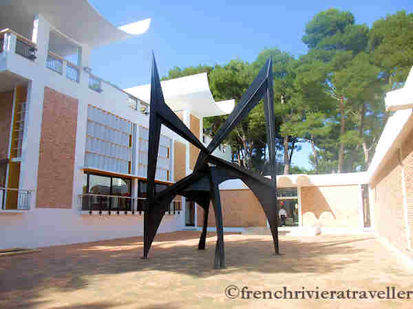 Fondation Maeght sculpture garden