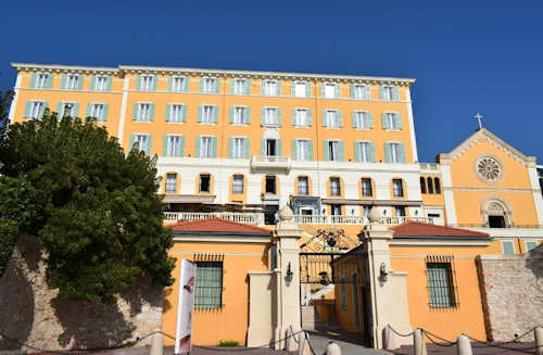 Hotel Le Saint Paul exterior