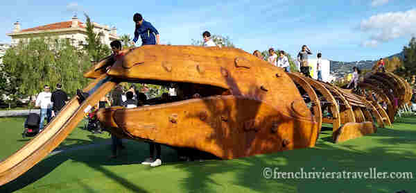Kids climbing structure